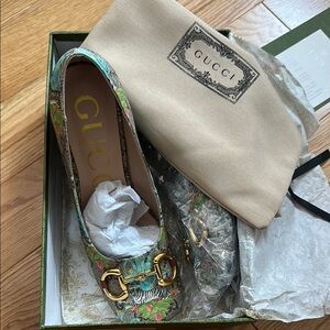 Gucci Green and Gold Flats with Elegant Hardware